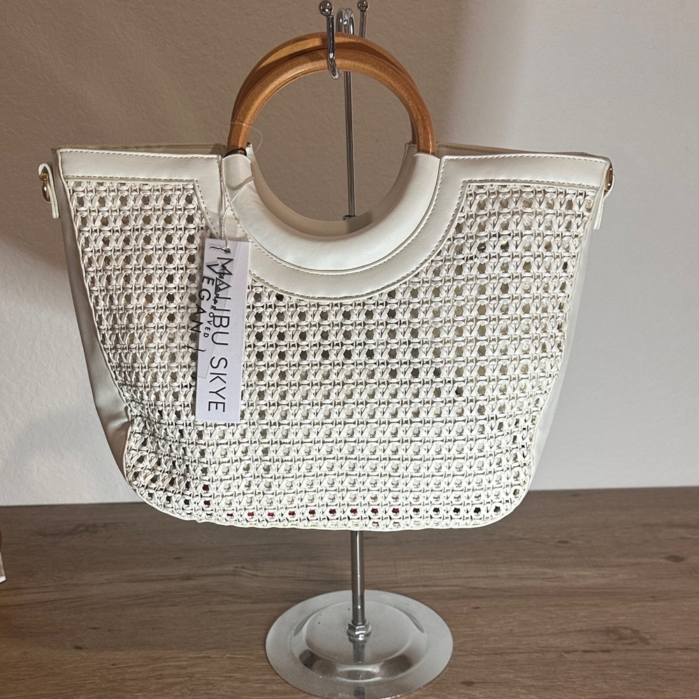 Brand New! Malibu Skye White Woven Tote real wood handles. Pristine